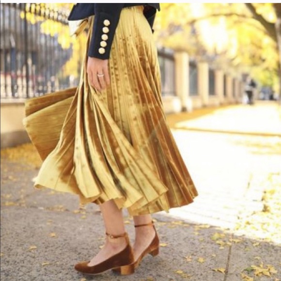 yellow velvet pleated skirt